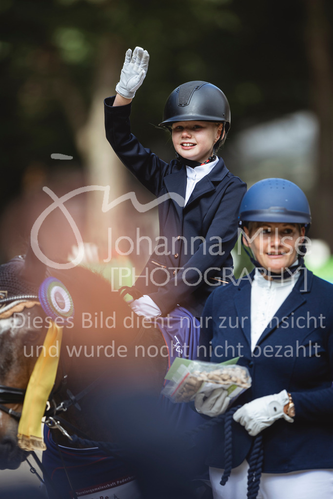 240915_OWLCh_FuehrzuegelWB-659 | Deine schönsten Turniermomente als professionelle Fotos! Entdecke hochwertige Pferdesport-Fotografie im Online-Shop. Jetzt Fotos finden & bestellen!