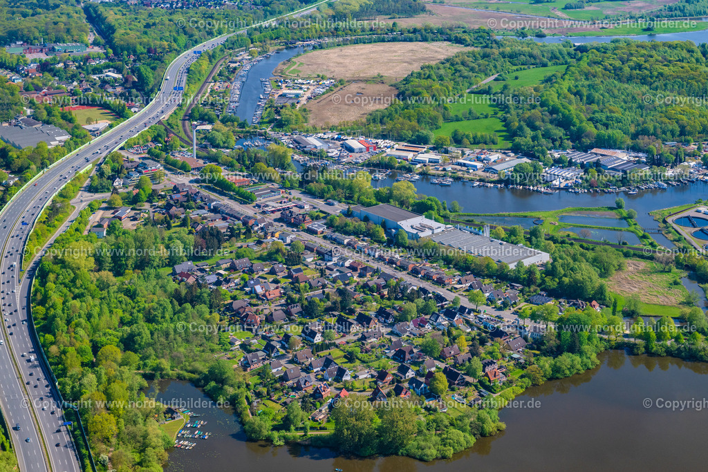 Schwartau_Lebenmittelfabrik_ELS_4902010524 | BAD SCHWARTAU 01.05.2024 Gebäude und Produktionshallen auf dem Fabrikgelände " Schwartauer Werke " in Bad Schwartau im Bundesland Schleswig-Holstein, Deutschland. Weiterführende Informationen bei: SCHWARTAUER WERKE GmbH & Co. KG. // Building and production halls on the premises " Schwartauer Werke " in Bad Schwartau in the state Schleswig-Holstein, Germany. Further information at: SCHWARTAUER WERKE GmbH & Co. KG. Foto: Martin Elsen