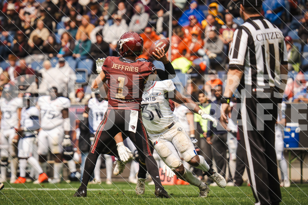GER Rhein Fire vs. Paris Musketeers, Football, European League of Football, Spieltag 4, Saison 2025, 08.06.2025 | GER Rhein Fire vs. Paris Musketeers, Football, European League of Football, Spieltag 4, Saison 2025, 08.06.2025Foto: Fabian Friese - Realisiert mit Pictrs.com