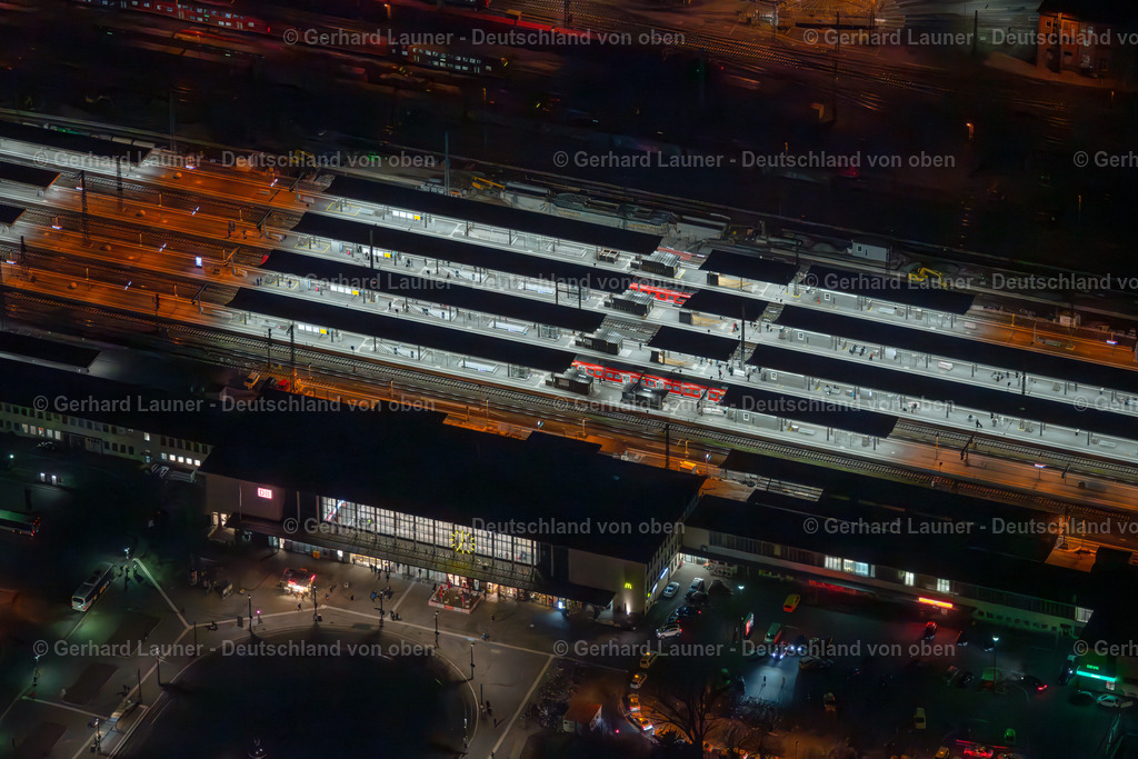3901128 | Würzburg Hauptbahnhof bei Nacht 2019