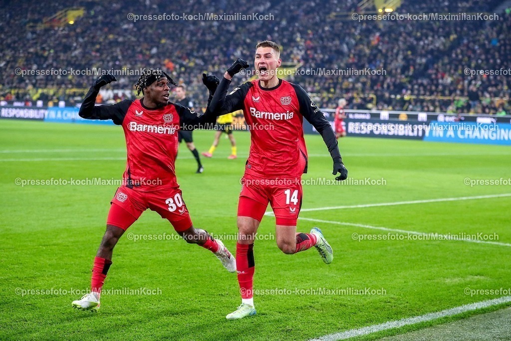 BVB10012502251 | 10.01.2025, Fußball, Borussia Dortmund - Bayer 04 Leverkusen, 1. Fußball Bundesliga, 16. Spieltag, Signal Iduna Park, Saison 2024 2025: Torjubel nach dem treffer zum 2:0 durch Torschütze Patrik Schick (Bayer04 Leverkusen #14) zusammen mit Jeremie Frimpong (Bayer04 Leverkusen #30)DFB regulations prohibit any use of photographs as image sequences and or quasi-video.