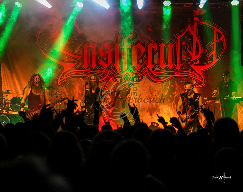 Ensiferum | Frank Herberich Fotografie, Frank Herberich, Fotografie, Hochzeit, Portrait, St. Peter Ording, Ording, Westerhever, Nordsee, Frank Fotografie, Hardheim,  Odenwald,Walldürn, Band,Eventfotografie - Realisiert mit Pictrs.com