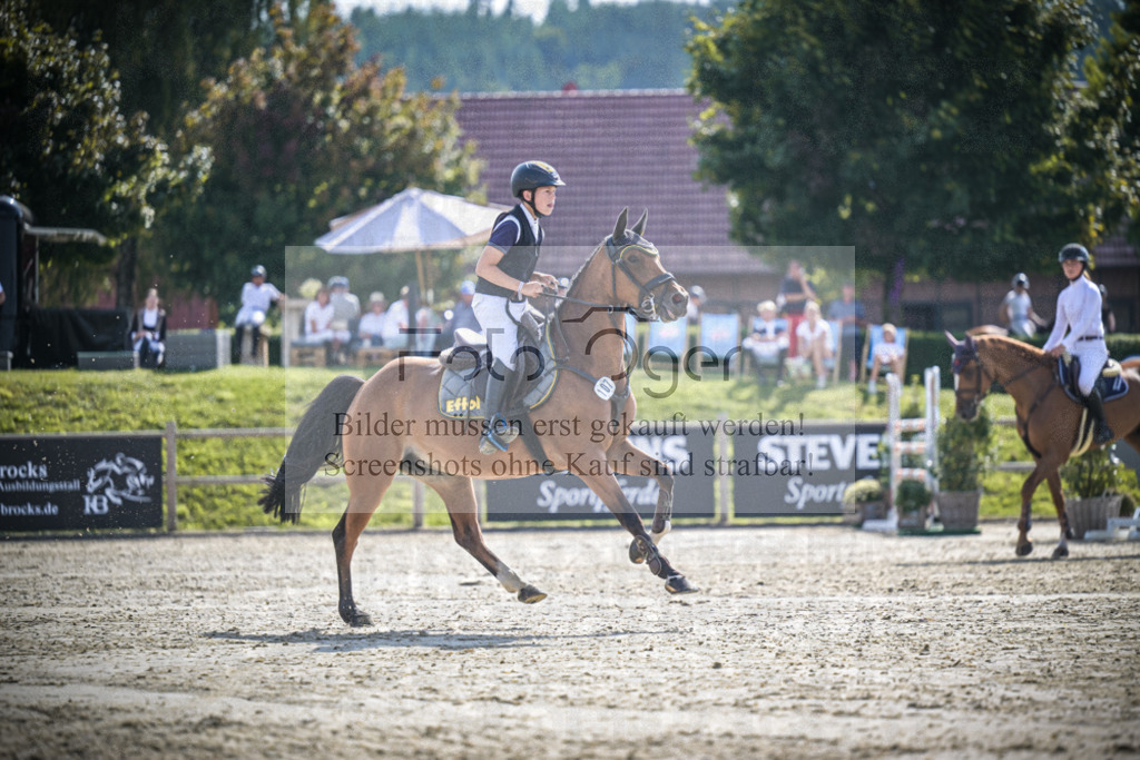 DOS_8885 | Entdecke hochwertige Reitturnierfotos von Foto Oger. Professionell, emotional und authentisch – jetzt Lieblingsmomente im Shop bestellen.Deutschlandweite Turnierfotografie. - Realisiert mit Pictrs.com