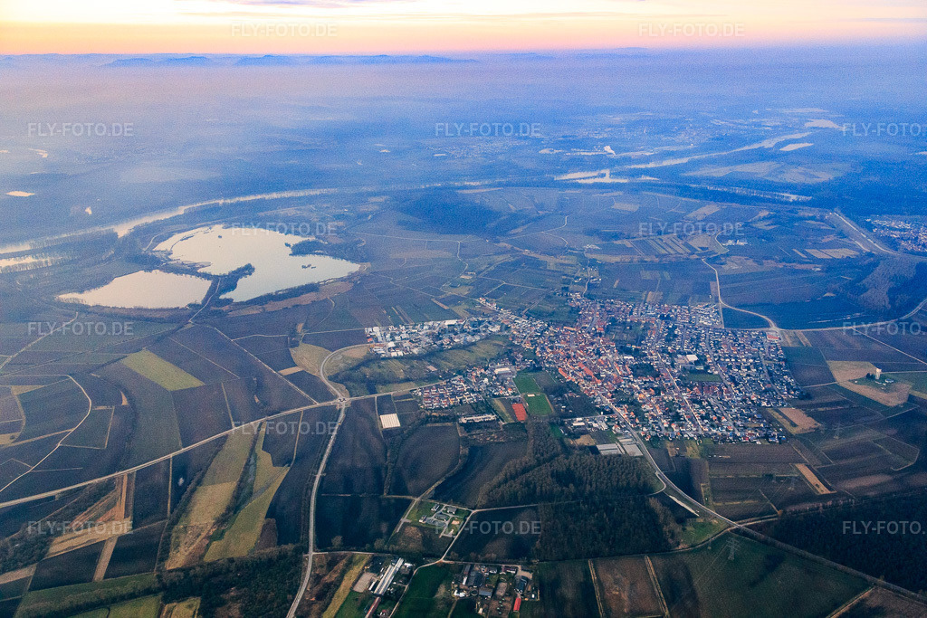 Luftbild: Ortsansicht aus Nordosten im Ortsteil Liedolsheim in Dettenheim im Bundesland Baden-Württemberg in Deutschland. Foto: IMG_076657.jpg vom 13.02.2015 durch Werner Riehm/FLY-FOTO.de