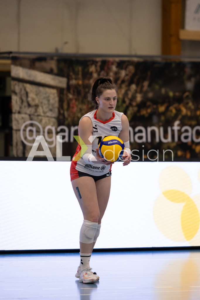 Volleyball I Frauen I Saison 2025-2026 I Volleyball NLA | Women I 1/4 Finals I VC Kanti Schaffhausen - BIWI Volleyball Franches-Montagnes I 21.02.2026 | 12 Coralie Varé (CH) (BIWI VFM) – Außenangriff - Realisiert mit Pictrs.com