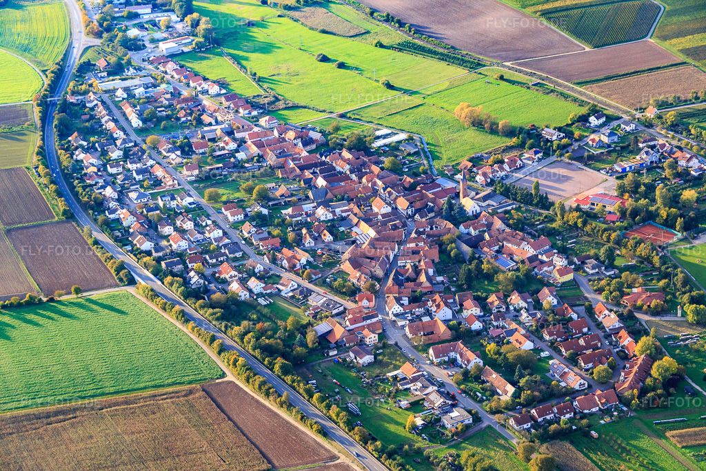 Luftbild: Ortsansicht von Osten im Ortsteil Kapellen in Kapellen-Drusweiler im Bundesland Rheinland-Pfalz in Deutschland. Foto: IMG_074643.jpg vom 14.10.2014 durch Werner Riehm/FLY-FOTO.deAuflösung des Originals: 5472 x 3648 px