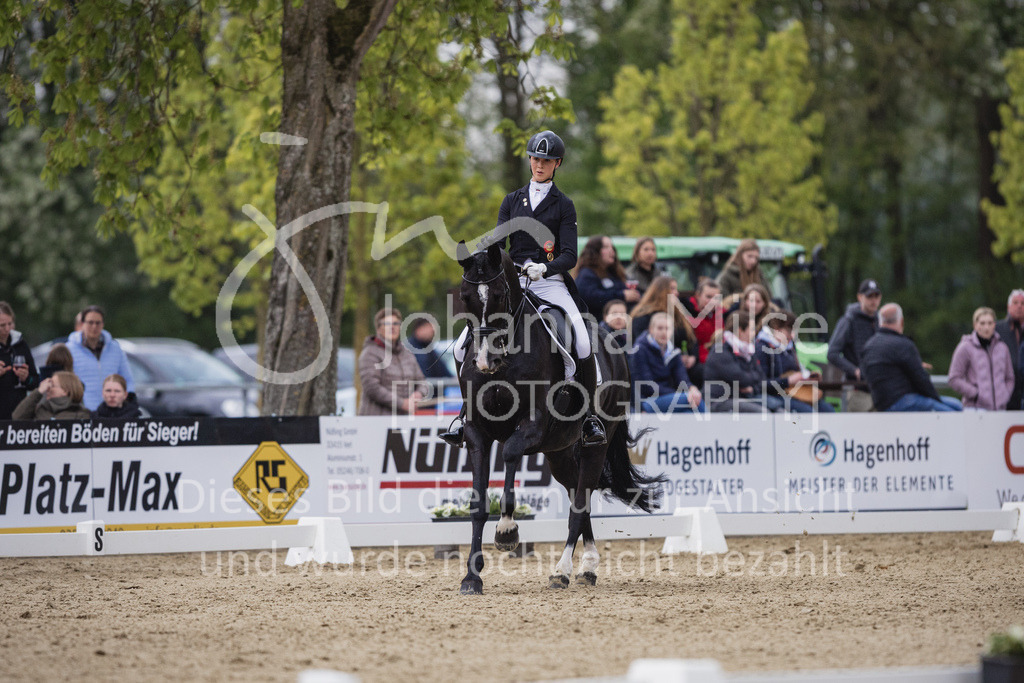 230429_Dressurfestival_S3St-249 | Deine schönsten Turniermomente als professionelle Fotos! Entdecke hochwertige Pferdesport-Fotografie im Online-Shop. Jetzt Fotos finden & bestellen!