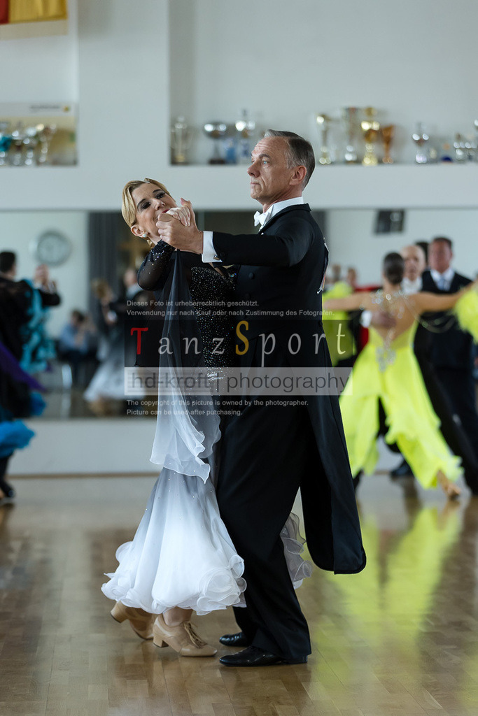 20240525_RL-Masters3-Std_4513 | Tanzsportbilder, Standardtanz, Lateintanz, WDSF, DTV, LTVB, dancecomp, goc, hessen tanzt, blaues band der spree, walzer, tango, wiener walzer, slowfox, quickstepp, samba, rumba, cha-cha-cha, paso doble. jive, hd-kroft photography, turniertanzsport