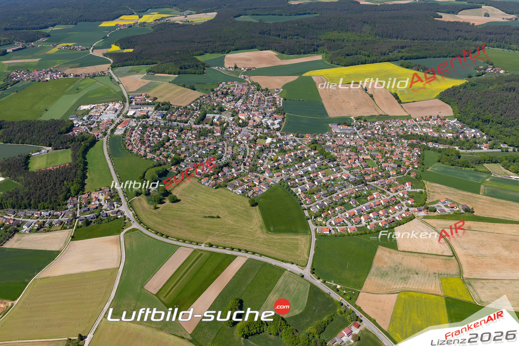 Die Luftaufnahme Hainsacker - Lappersdorf wurde 2021 mittels Flugzeug (keine Drohne) erstellt. Hohe Auflösung -für große Poster und Wandbilder geeignet!
