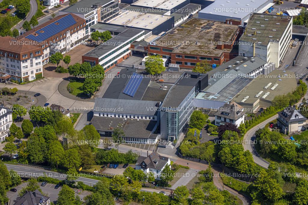 Sundern230505455 | Luftbild, Ortsansicht mit Rathaus und Rathausplatz, Hubertushalle, SKS Germany Werk, Sundern, Sundern, Sauerland, Nordrhein-Westfalen, Deutschland