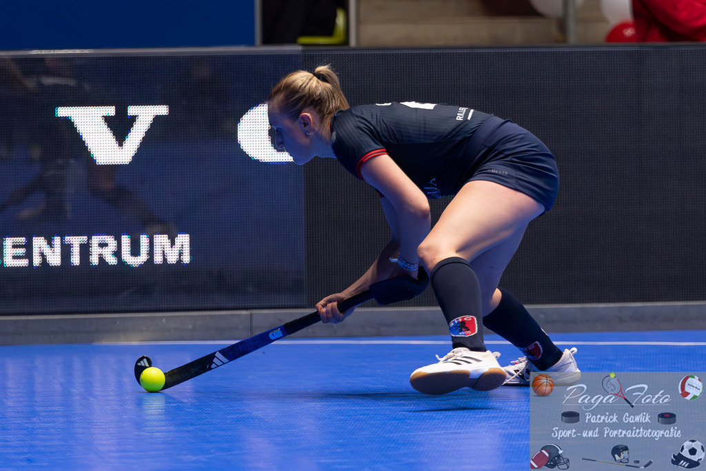 Volvo E.R.B. Final 4 Halbfinale Frauen: Der Club an der Alster - Berlienr HC, 25.01.2025 | Benedetta Marie Wenzel (Berliner HC #21) am Ball, Freisteller, Portrait, Porträt, Der Club an der Alster - Berlienr HC, Frankfurt, Süwag Arena, 25.1.2025 - Realisiert mit Pictrs.com