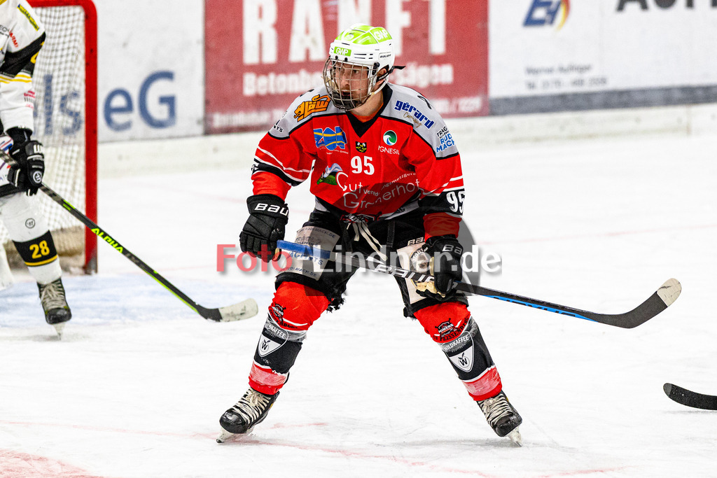 Testspiel TSV Peißenberg Miners vs EA Schongau Mammuts | Eishockey Bayernliga Vorbereitung 2023/2024, Testspiel TSV Peißenberg Miners vs EA Schongau Mammuts
Moritz Birkner (Miners 95) in Aktion, Freisteller,
2023-09-22 in Peißenberg (Eisstadion)
95 Moritz Birkner (Miners 95)
Copyright: FotoLindner