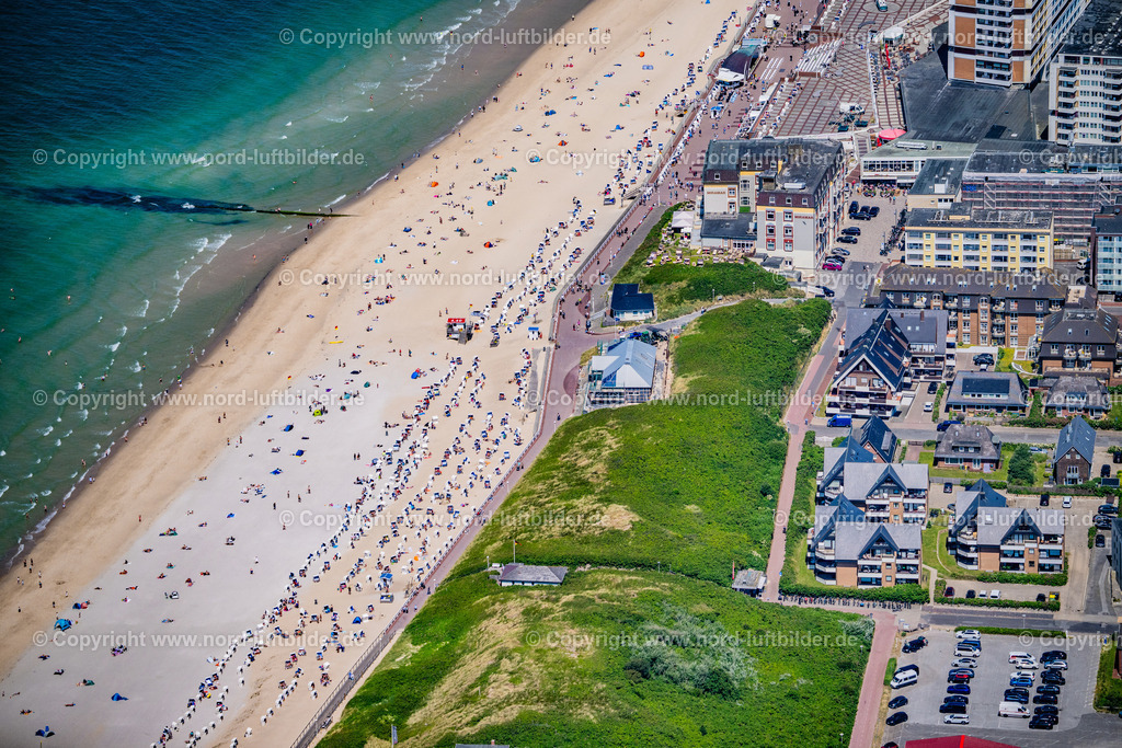 Sylt_Westerland_Strand_Hotel_Mirama_ELS_0700210625 | SYLT 13.08.2025 Hochhaus- Gebäude der Hotelanlage und des Congress Centrum am Sandstrand an der Friedrichstraße in Sylt Nordsee - Insel im Bundesland Schleswig-Holstein, Deutschland. Weiterführende Informationen bei: Hotel Roth, Hayo Feikes & Co.,  Insel Sylt Tourismus-Service GmbH. // High-rise building of the hotel complex and the Congress Center on the sandy beach at Friedrichstrasse in Sylt, North Sea island in the federal state of Schleswig-Holstein, Germany. Further information at: Hotel Roth, Hayo Feikes & Co.,  Insel Sylt Tourismus-Service GmbH. Foto: Martin Elsen