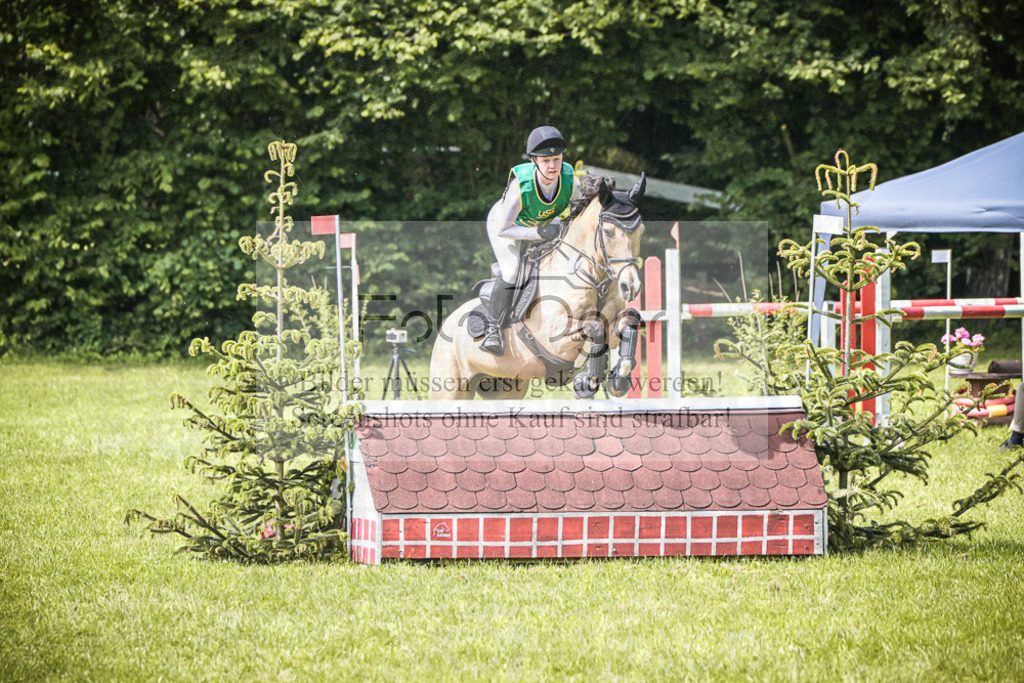 DOS_0054 | Entdecke hochwertige Reitturnierfotos von Foto Oger. Professionell, emotional und authentisch – jetzt Lieblingsmomente im Shop bestellen.Deutschlandweite Turnierfotografie. - Realisiert mit Pictrs.com