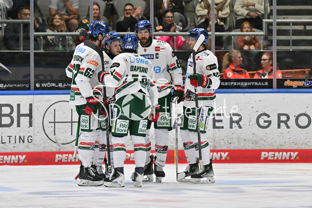 Augsburger Panther - Moser Medical Graz99ers | Jubel der Panther nach dem Treffer zum 2-0 druch Alexandre GRENIER (Augsburger Panther 82) / Tor / Torschuetze / Freude / Happy / Testspiel: Augsburger Panther - Moser Medical Graz99ers; Curt Frenzel Stadion am 31.08.2025