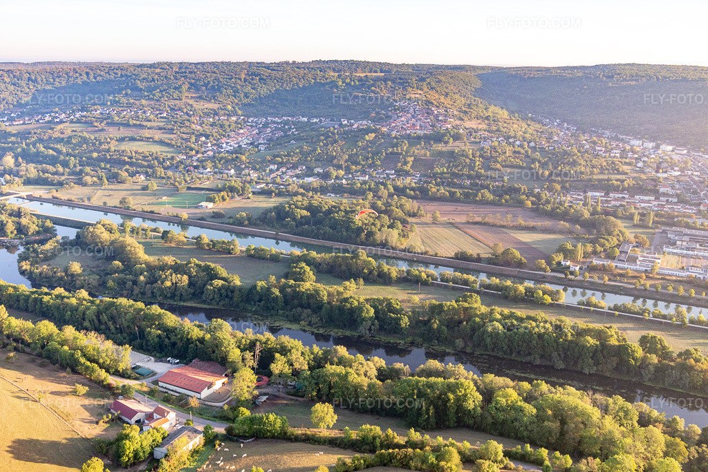 Aerial view: Fond du Val in Chaligny in the state Meurthe et Moselle, France. – Photo: IMG_118066.jpg taken on 09/15/2019 by Werner Riehm/FLY-FOTO.com – Resolution of the original: 5472 x 3648 px