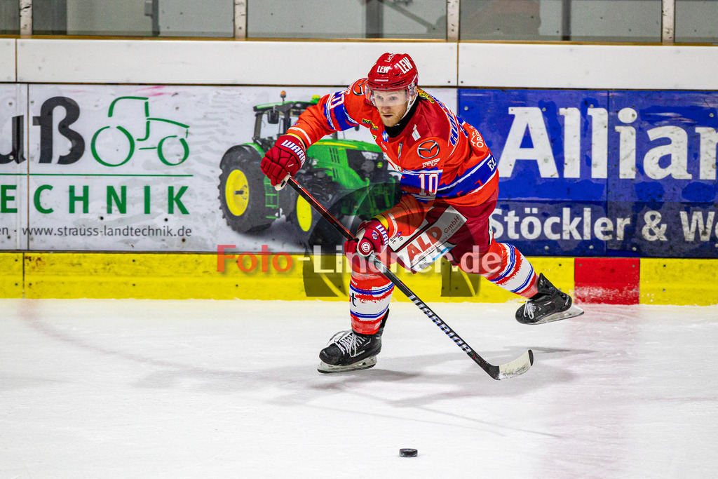 EC Peiting vs EV Füssen | Eishockey Oberliga Süd Vorrunde 2024/2025, EC Peiting vs EV Füssen, 20241002,Daniel HOLZMANN (ECP 10) in Aktion, Freisteller,2024-10-02 in Peiting (Eisstadion)Daniel HOLZMANN (ECP 10)Copyright: WolfgangxLindner foto-lindner.de