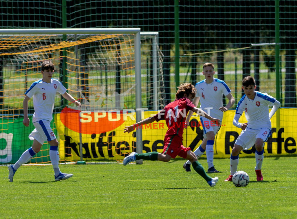 Portugal  U15 -Czech Republic U15 | MAREK NASKOS (Czech Republic #6) RODRIGO MORA (Portugal #11) JIRI MICEK (Czech Republic #4) STEPAN BERAN (Czech Republic #2) ; Portugal  U15 -Czech Republic U15 am 29.04.2022 in Arnoldstein
(Sportplatz), AUSTRIA, (Photo by Ernst Krawagner sport-fan.at) - Realisiert mit Pictrs.com