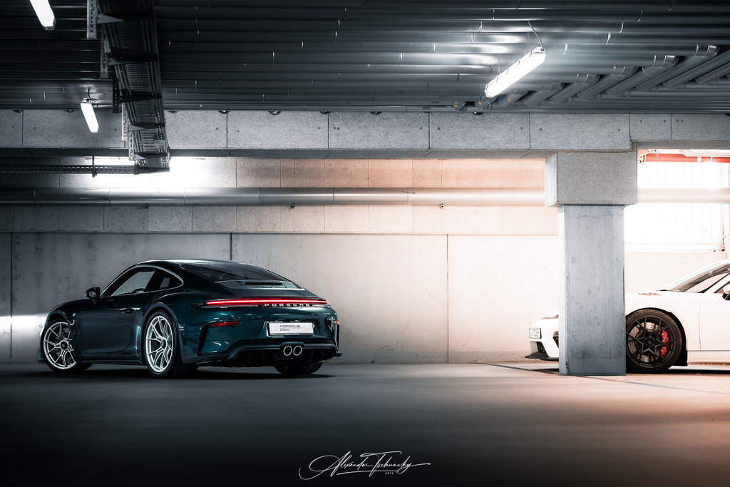 911 GT3 Touring Arlogrünmetallic | Entdecken Sie die faszinierende Welt von Alexander Tschuncky Arts: Kreative Fotografie, atemberaubende Automobilkunst und hochwertiger Bilderdruck. Lassen Sie sich inspirieren! - Realisiert mit Pictrs.com