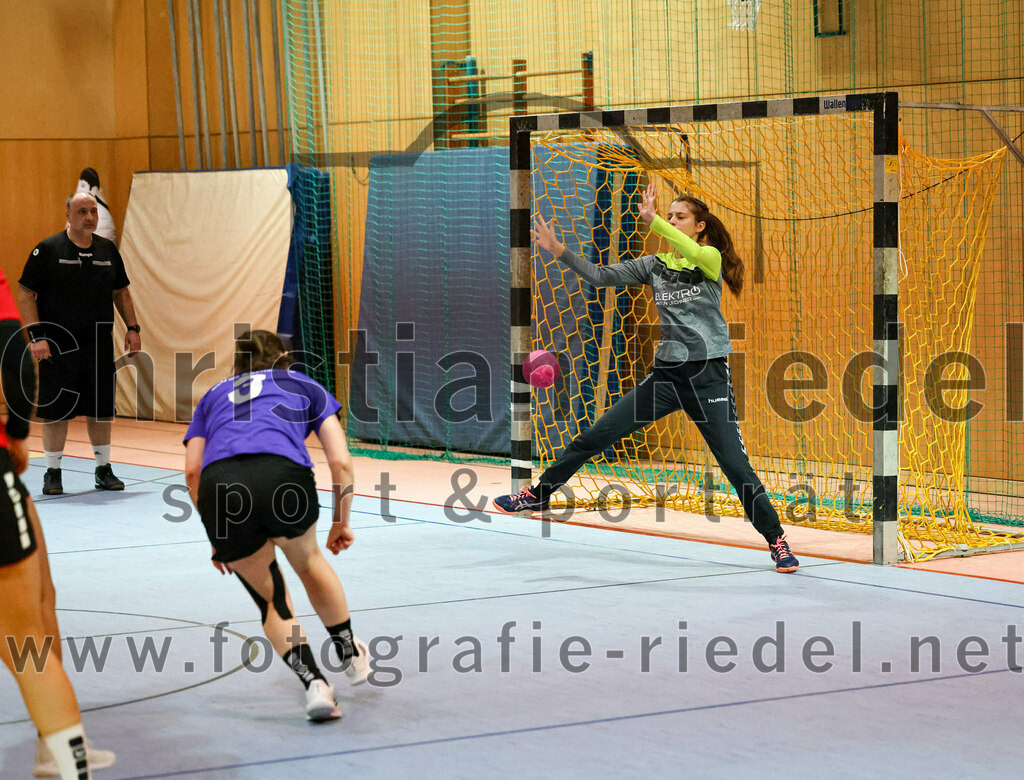 2022-11-05_068_SpVgg_Altenerding_gegen_SpVgg_Erdweg | Erding, Deutschland, 05.11.2022:
Handball, Bezirksoberliga Frauen Altbayern 2022 / 2023, 3. Spieltag, SpVgg Altenerding gegen SpVgg Erdweg, Endergebnis: 27:16

Katharina Künstner (SpVgg Altenerding, #3), Eva Güthner (SpVgg Erdweg, #1)

Foto: Christian Riedel / fotografie-riedel.net