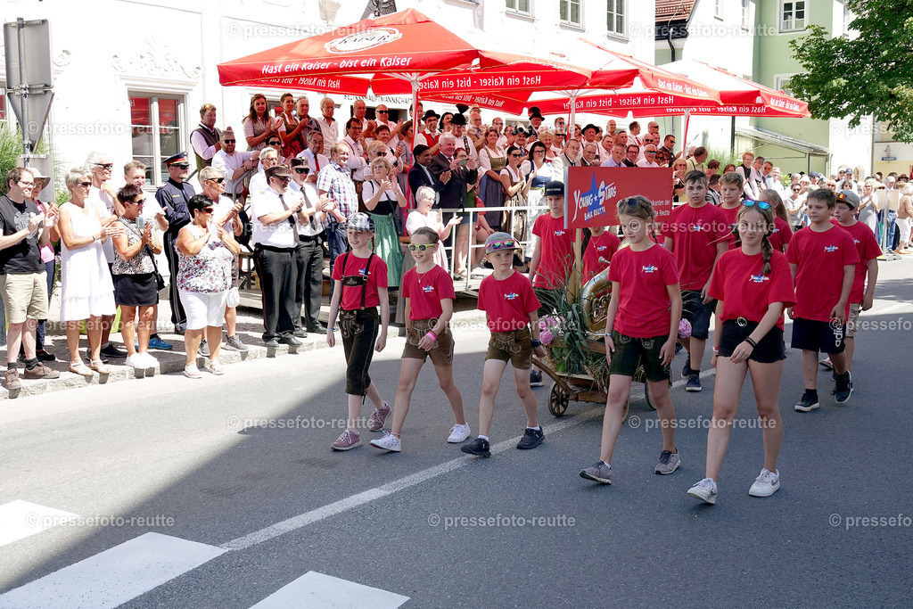 news-2022-Juli17-Musikumzug-Reutte-DSD03320-Jungmusikanten | Info aus dem Bezirk Reutte/Ausserfern Tirol sowie eine umfangreiche Bilddatenbank über die gesamte Region: Lechtal, Talkessel Reutte, Tannheimertal, Zwischentoren. Lech, Plansee, Zugspitze, Grenztunnel, B179, Fernpassstraße, Verkehr, Lawinen, Tradition, - Realisiert mit Pictrs.com