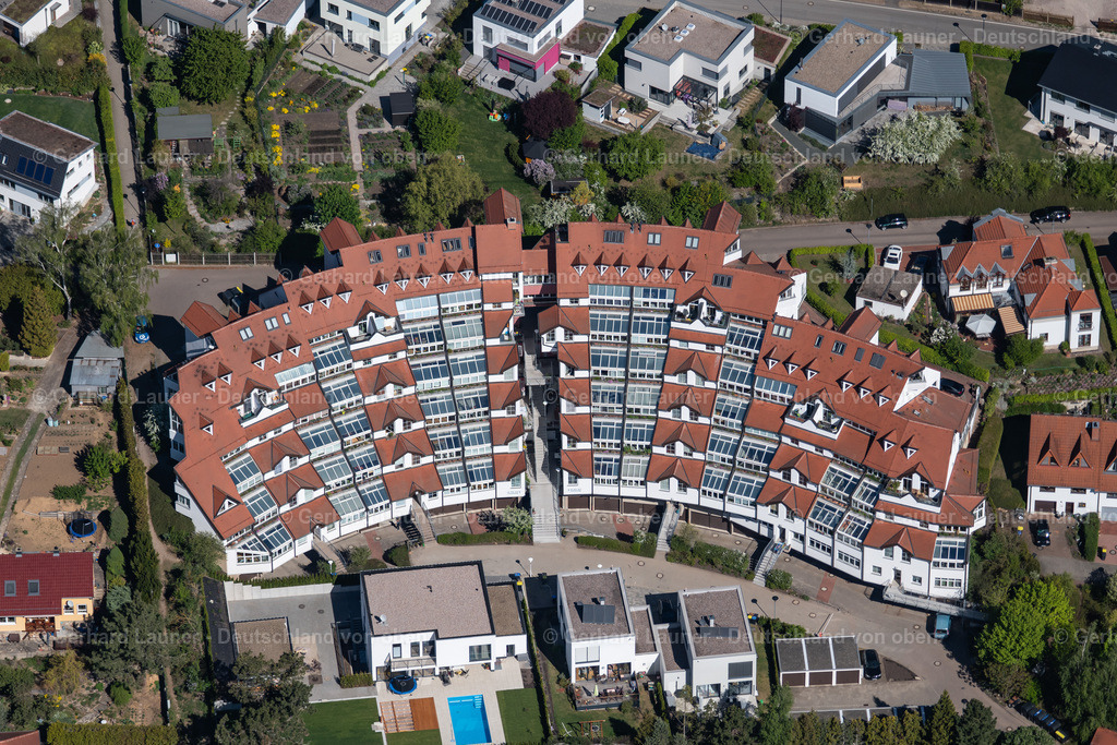 4026467 | ERFURT 07.05.2020 Gebäude eines terrassenförmigen Mehrfamilien- Wohnhauses am Sonnenweg im Ortsteil Brühlervorstadt in Erfurt im Bundesland Thüringen, Deutschland. Weiterführende Informationen bei: Planungsgruppe Korb GmbH Architekten &amp; Ingenieure. // Building of a multi-family residential building on Sonnenweg in the district Bruehlervorstadt in Erfurt in the state Thuringia, Germany. Further information at: Planungsgruppe Korb GmbH Architekten &amp; Ingenieure. Foto: Gerhard Launer