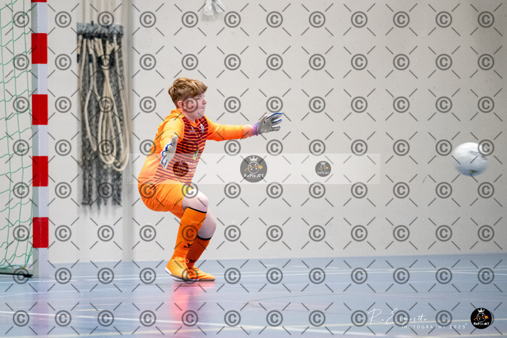 20251122_20251122_FCR-Hallenturnier-D-1_008-80 | Sport und Naturfotografie von Roberto Esposito zeigt echte Momente Bewegung und die Schönheit der Natur. Ausdrucksstarke Bilder schaffen Emotionen.