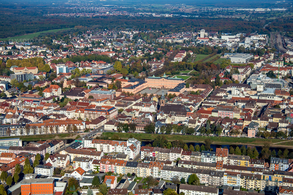 Luftbild: Schlossstr in Rastatt im Bundesland Baden-Württemberg in Deutschland. Foto: IMG_075268.jpg vom 26.10.2014 durch Werner Riehm/FLY-FOTO.de