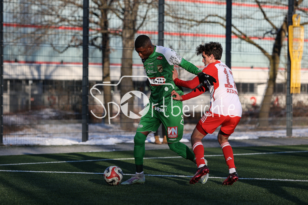 FC Bayern Amateure - SC Austria Lustenau | Kennedy BOATENG (SCA #3) im Duell mit Younes AITAMER (FCB #17) / Zweikampf