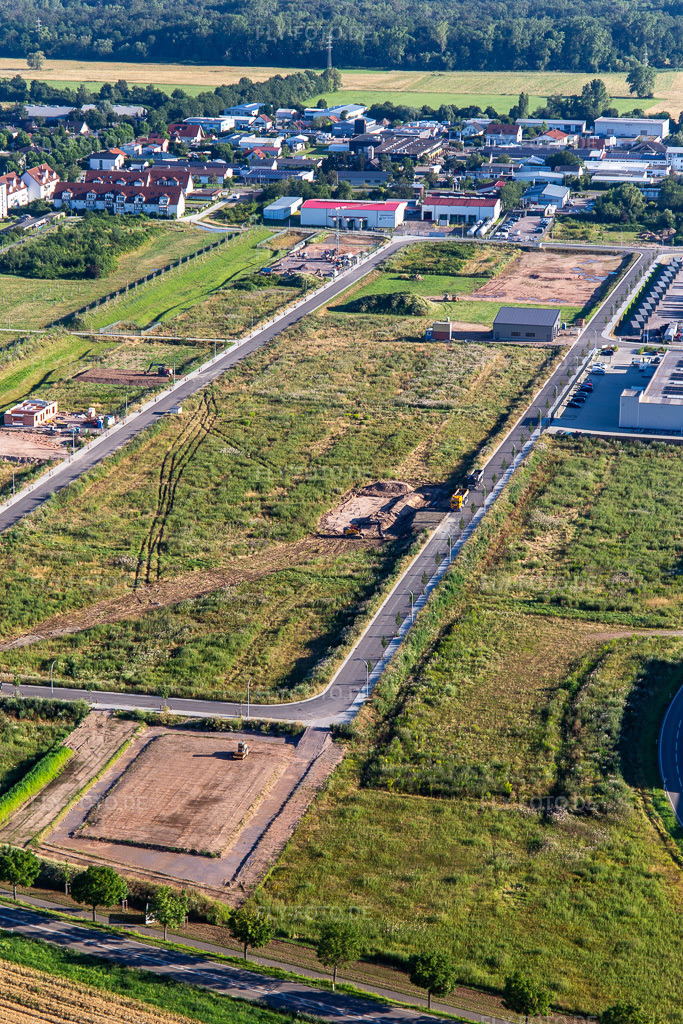 Luftbild: Erweiterungsfläche des Gewerbegebiet Interpark in Offenbach an der Queich im Bundesland Rheinland-Pfalz in Deutschland. Foto: IMG_142453.jpg vom 09.07.2024 durch Werner Riehm/FLY-FOTO.de
