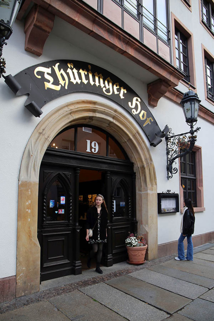 Foto: Leipzig - Thüringer Hof | Das Team hinter BILDLEXIKON LEIPZIG bündelt historische wie aktuelle Informationen über die Stadt Leipzig in Text und Bild auf einer Plattform und stellt diese der interessierten Öffentlichkeit zur Verfügung.