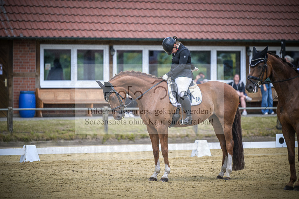 DOS_4694 | Entdecke hochwertige Reitturnierfotos von Foto Oger. Professionell, emotional und authentisch – jetzt Lieblingsmomente im Shop bestellen.Deutschlandweite Turnierfotografie. - Realisiert mit Pictrs.com