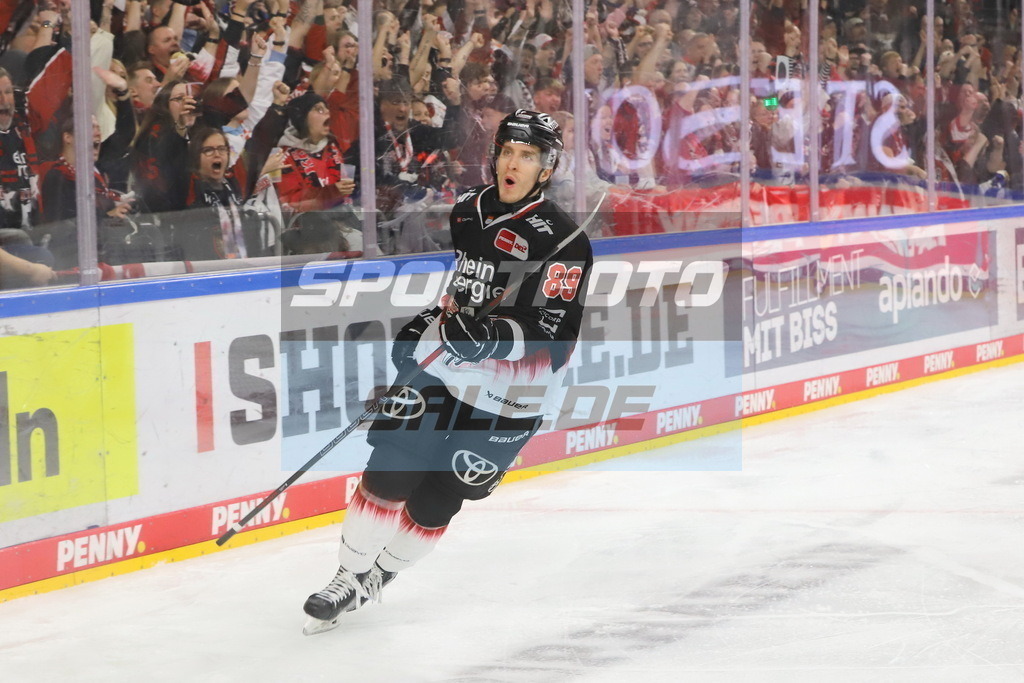 Gregor MacLeod KEC | Gregor MacLeod KEC - Realisiert mit Pictrs.com