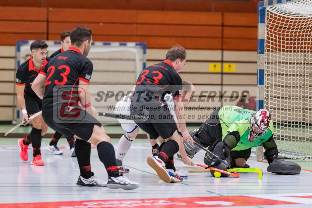 HK_20230113_102691 | 1. Bundesliga ( Halle ) Herren Crefelder HTC - DSD Düsseldorf am 13.1.2023 Crefelder HTC  ( CHTC ) Halle Glockenspitz , Krefeld , Jonas Weißner Torwart ( DSD Düsseödorf #13 ) , Ehling Jonathan ( Crefelder HTC #22 )