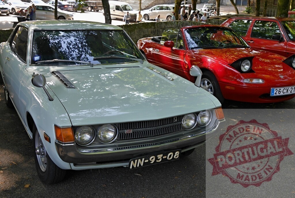 Toyota Celica and Mazda MX-5 Miata at classic car show | Classic Japanese sports cars displayed outdoors at a vintage vehicle gathering - Realisiert mit Pictrs.com
