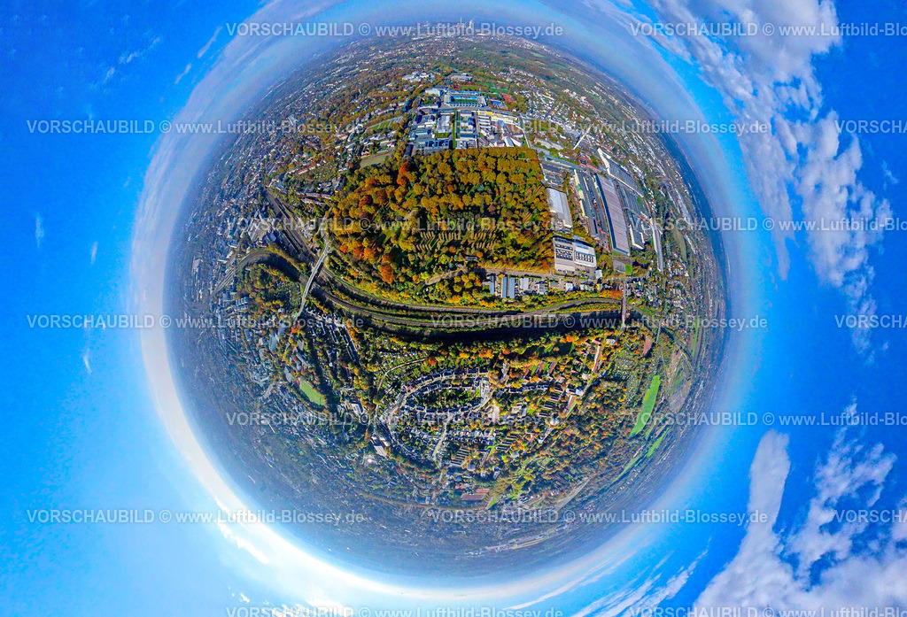 Bochum241090425FriedhofKruemede | Luftbild, Friedhof Krümmede und Bäume in Herbstfarben an Eisenbahnlinie, unten das Vonovia Ruhrstadion Bundesligastadion des VFL Bochum 1848 und JVA Justizvollzugsanstalt Krümmede, Erdkugel, Fisheye Aufnahme, Fischaugen Aufnahme, 360 Grad Aufnahme, tiny world, little planet, fisheye Bild, Grumme, Bochum, Ruhrgebiet, Nordrhein-Westfalen, Deutschland