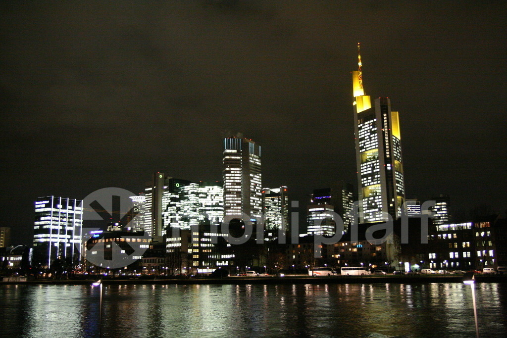 Frankfurter Skyline bei Nacht | Online-Shop | monipfaff.de - Realisiert mit Pictrs.com