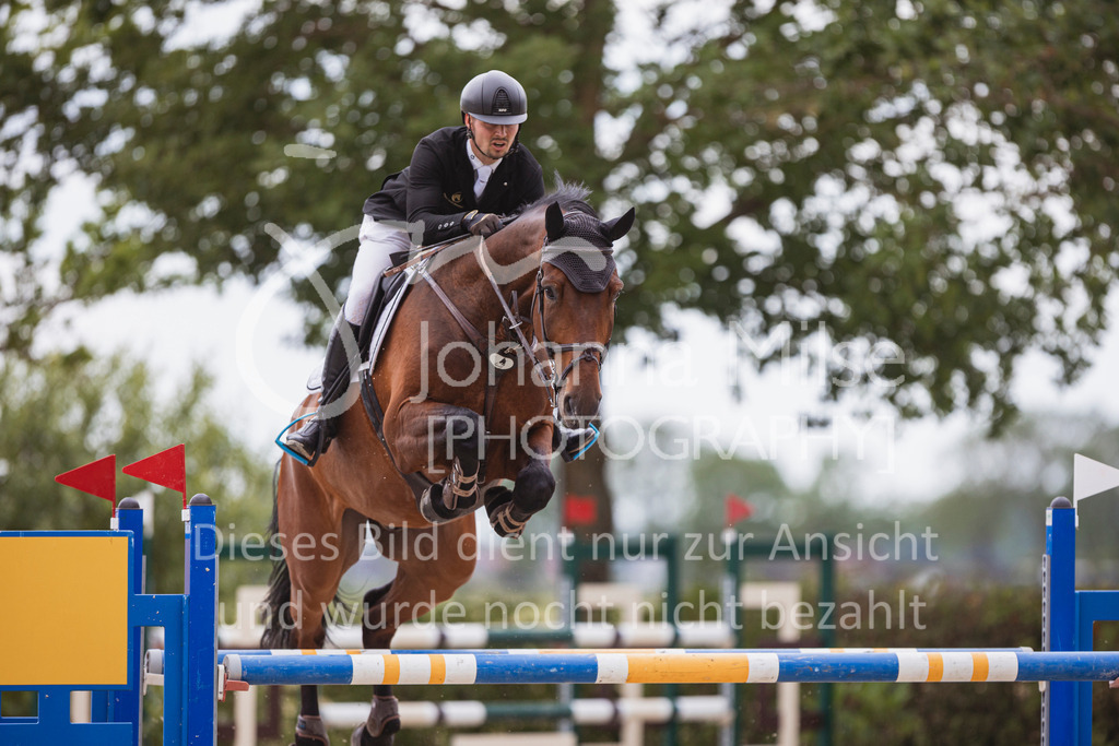 240614_Lemwerder_M2-Springen-420 | Deine schönsten Turniermomente als professionelle Fotos! Entdecke hochwertige Pferdesport-Fotografie im Online-Shop. Jetzt Fotos finden & bestellen!