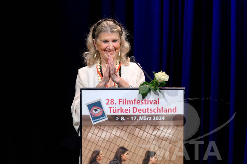 _DWA7855 | Journalistin Zeynep Oral ( PEN Türkei Präsidentin) bei der Die Eröffnung der 28. Film Festival Türkei Deutschland  am 08.3.2024  in Nürnberg - Realisiert mit Pictrs.com