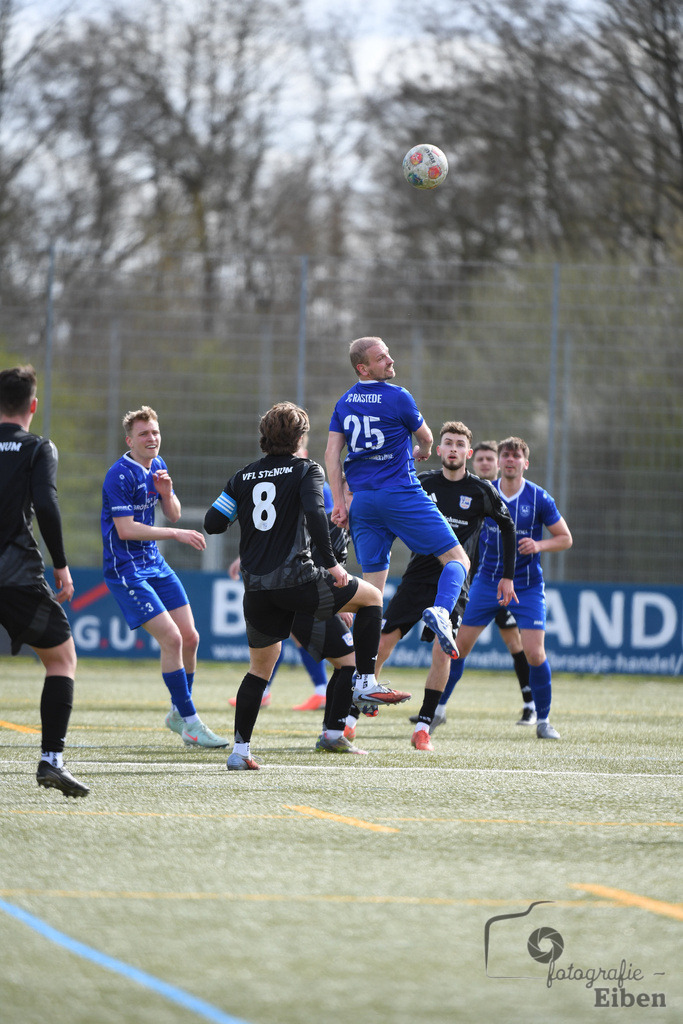 FC Rastede-VFl Stenum | Herren Bezirksliga 2; FC Rastede (blau)-VFL Stenum (schwarz) am 29.03.2026 in Rastede (Sportanlage Köttersweg), Photo: Philip Eiben 2026 - Realisiert mit Pictrs.com
