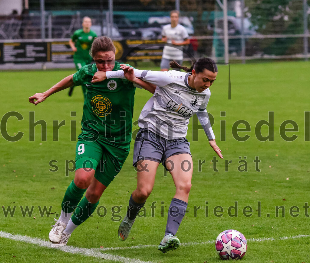 2023-10-07_044_FC_Forstern_gegen_TSV_Schwaben_Augsburg | Forstern, Deutschland, 07.10.2023:
Fußball, Frauen Bayernliga 2023 / 2024, 6. Spieltag, FC Forstern gegen TSV Schwaben Augsburg, Endergebnis: 1:6

Franziska Stimmer (FC Forstern, #9), Diana Birkle (TSV Schwaben Augsburg, #12)

Foto: Christian Riedel / fotografie-riedel.net