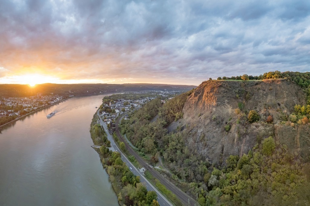 Ayers Rock am Rhein, Erpeler Ley | Die Serie 'Leuchtender Rhein' zeigt den Rhein in leuchtenden Farben. - Realisiert mit Pictrs.com