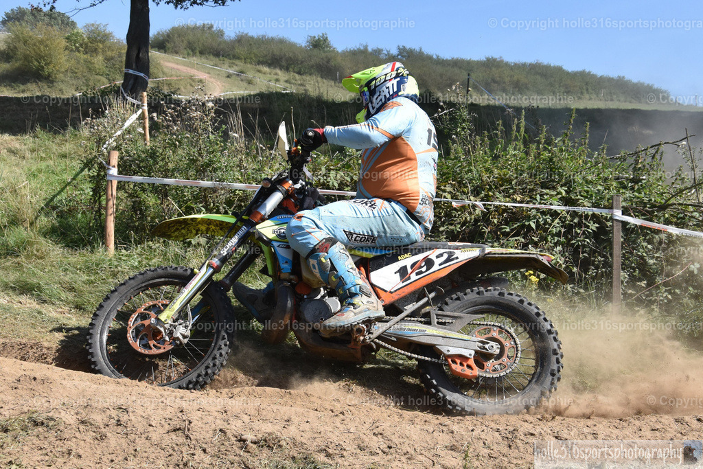 DSC_0139 | Sportfotografie , Motorsport, Motoross, Reitsport, Mointainbike, Enduro,
Landschaft , Outdoor, Eventfotografie, Landschaft, Bilder online bestellen - Realisiert mit Pictrs.com