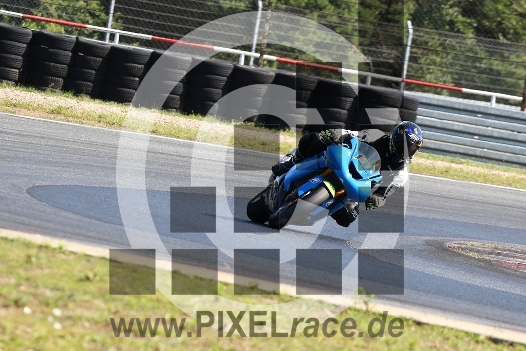 0157-20240715_10586 | Schöne Erinnerungen an spannende Momente - das festzuhalten ist unser Job. PIXELrace.de ist seit 2003 auf den Rennstrecken Europas unterwegs um die Action draußen beim Fahren und die wunderbare Stimmung imm Fahrerlager für euch einzufangen.