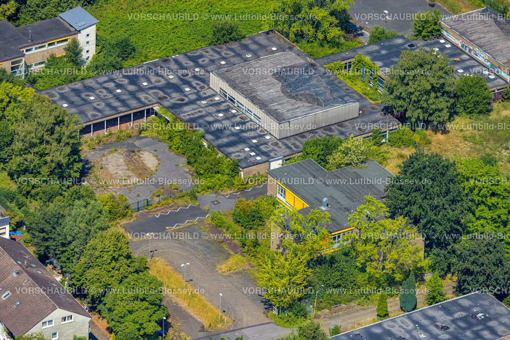 Dortmund220704968 | Luftbild, ehemalige Gehörlosenschule und Erstaufnahmeeinrichtung EAE für Flüchtlinge, Gelände zwischen Bundesstraße B54, Glückaufsegenstraße und Hüttenbruchweg, geplantes Baugebiet für Wohnhäuser, Hacheney, Dortmund, Ruhrgebiet, Nordrhein-Westfalen, Deutschland