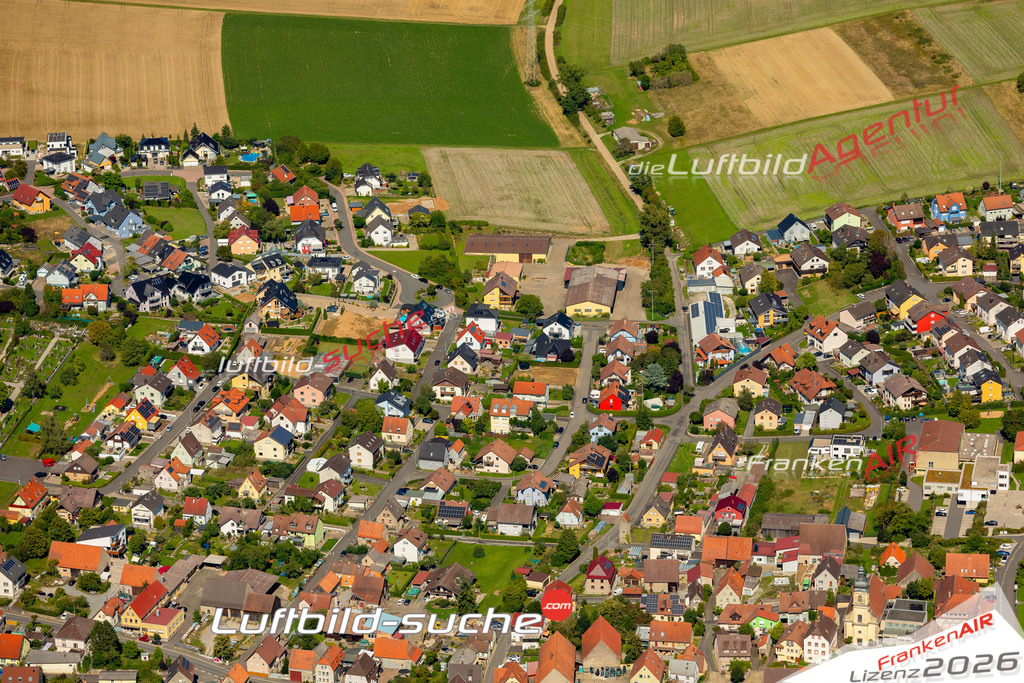Das Luftbild zeigt : Guttenberger-Wald-Straße Kleinrinderfeld - Die Luftaufnahme wurde 2023 vom UL-Flugzeug aus erstellt ( keine Drohne ) - Hochauflösende Luftaufnahme - Für grossformatige Ausdrucke geeignet. Die Geschenkidee !Mit Lizenz und Bildrechte bestellbar