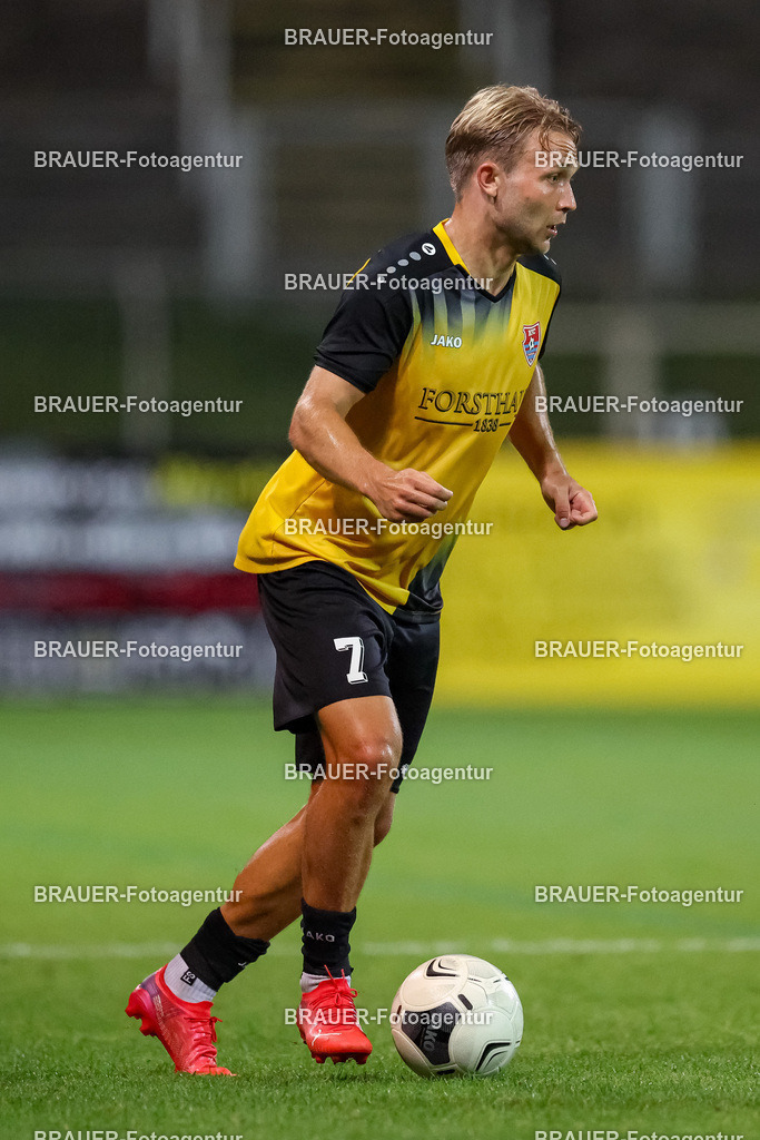 SB_KFCBAU_20250815_5477.JPG -  - KFC Uerdingen - SF Baumberg - Oberliga Niederrhein | Krefeld, Deutschland, 15.08.25: Alexander Lipinski (KFC Uerdingen) in Aktion, am Ball, Einzelaktion während des Oberliga Niederrhein Spiels zwischen KFC Uerdingen - SF Baumberg in der Grotenburg Stadion am 15. August 2025 in Krefeld, Deutschland. (Foto von Stefan Brauer/Brauer-Fotoagentur)