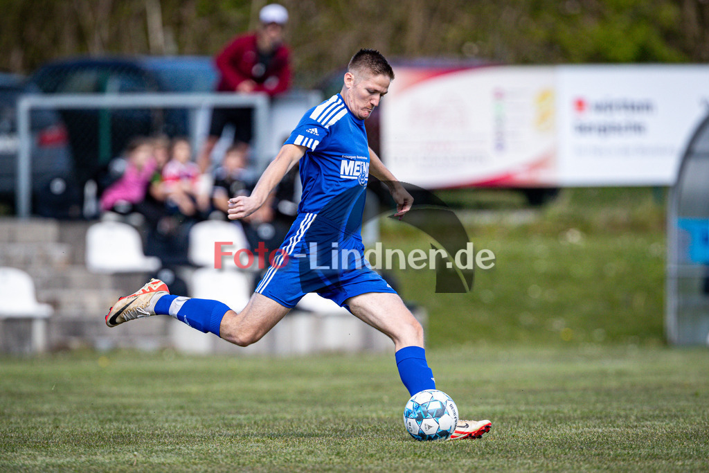 SG Hungerbach vs SV Eurasburg-Beuerberg | Meisterrunde Kreisklasse Gruppe C, SG Hungerbach vs SV Eurasburg-Beuerberg, 20240427,
Christian BAUER (SVEB 10) in Aktion,
2024-04-27 in Oberhasuen (Sportplatz Oberhasuen)
10 Christian BAUER (SVEB 10)
Copyright: WolfgangxLindner www.foto-lindner.de