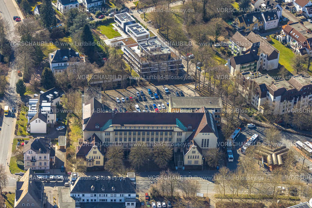 Arnsberg250305620 | Luftbild, Zukunftsbüro und Strategiebüro Goethestraße, Verwaltung Klinikum Arnsberg, Goetehstraße, Baustelle mit Neubau am St.-Georg-Pfad, Neheim, Arnsberg, Sauerland, Nordrhein-Westfalen, Deutschland
