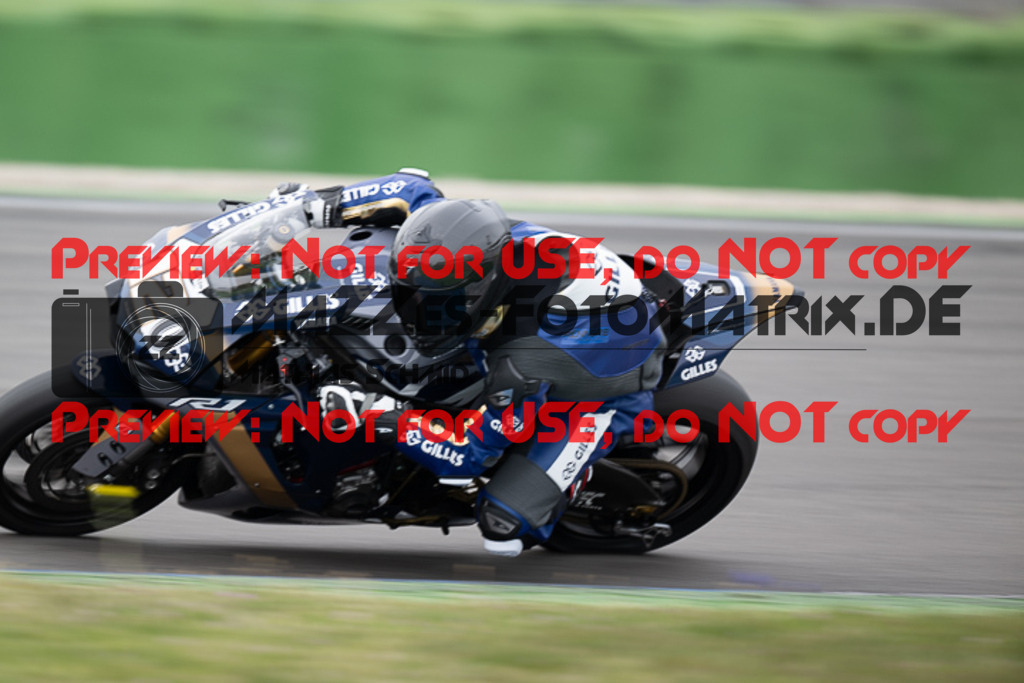 MaZZes_FotoMatrix_230410_2044 | WEISS